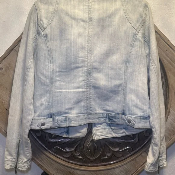 Women's Light Blue Denim Jacket - Picture 3 of 3